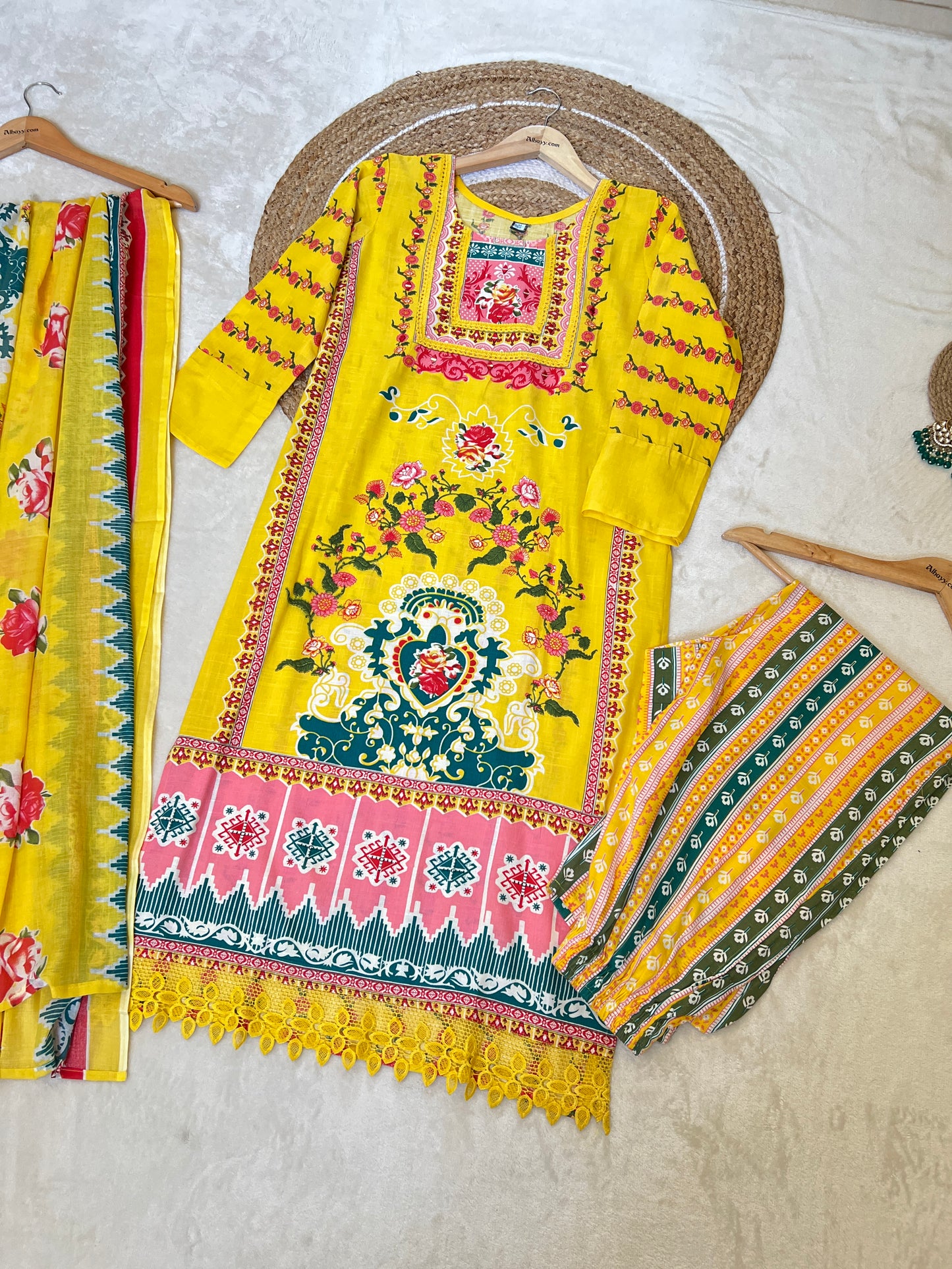 Beautiful dress in cotton with lace work and print