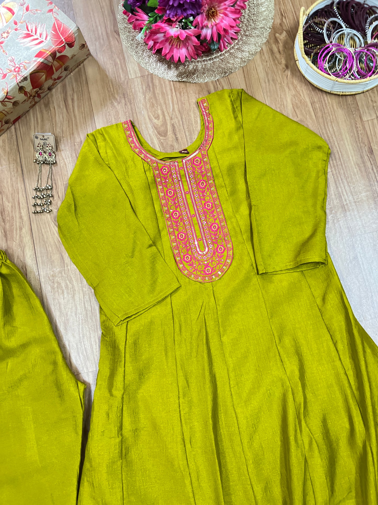 Premium suit set in shimer silk