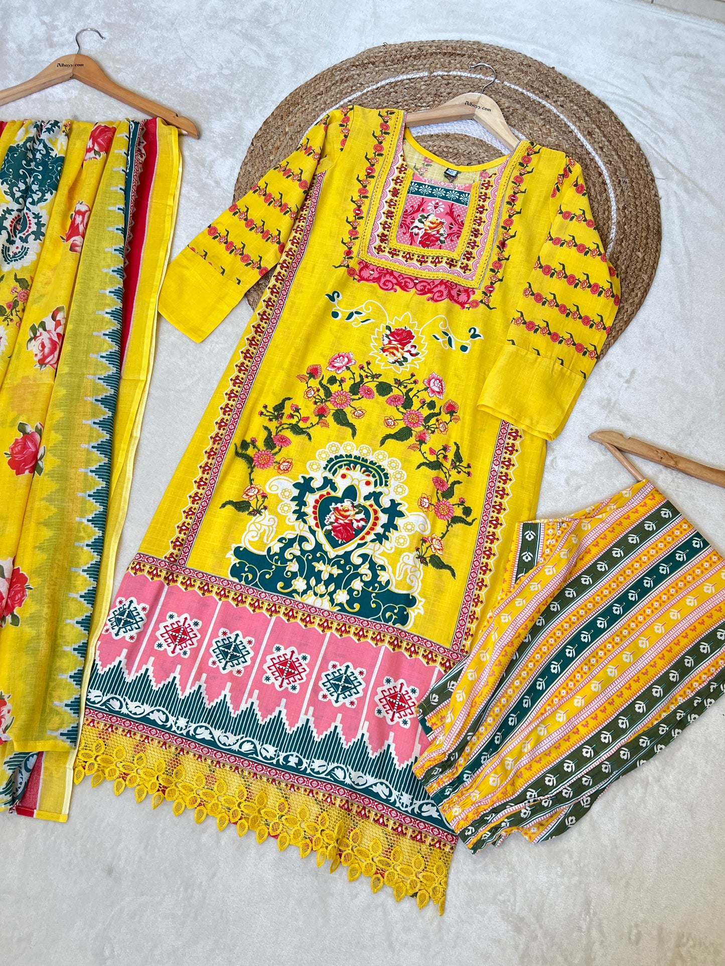 Beautiful dress in cotton with lace work and print