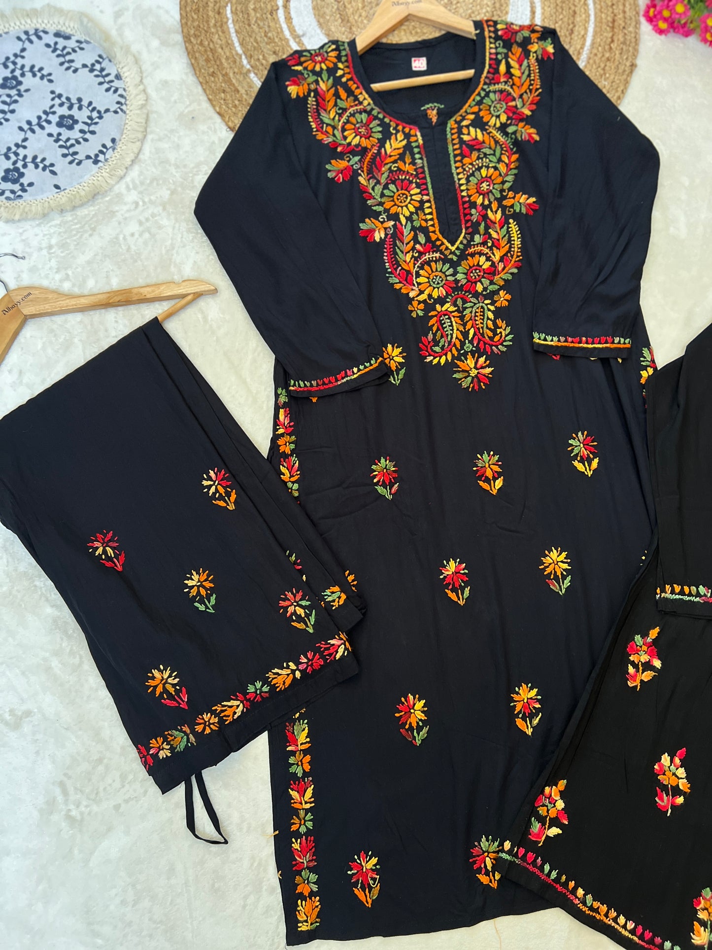 Chikankari set