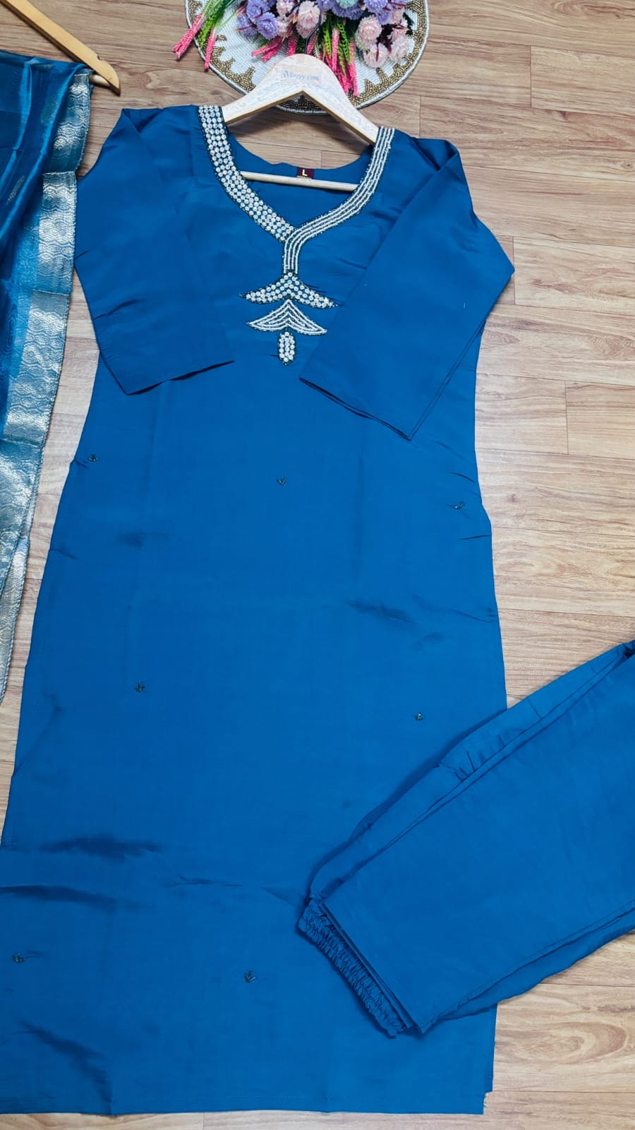 Roman silk material suit neck handwork