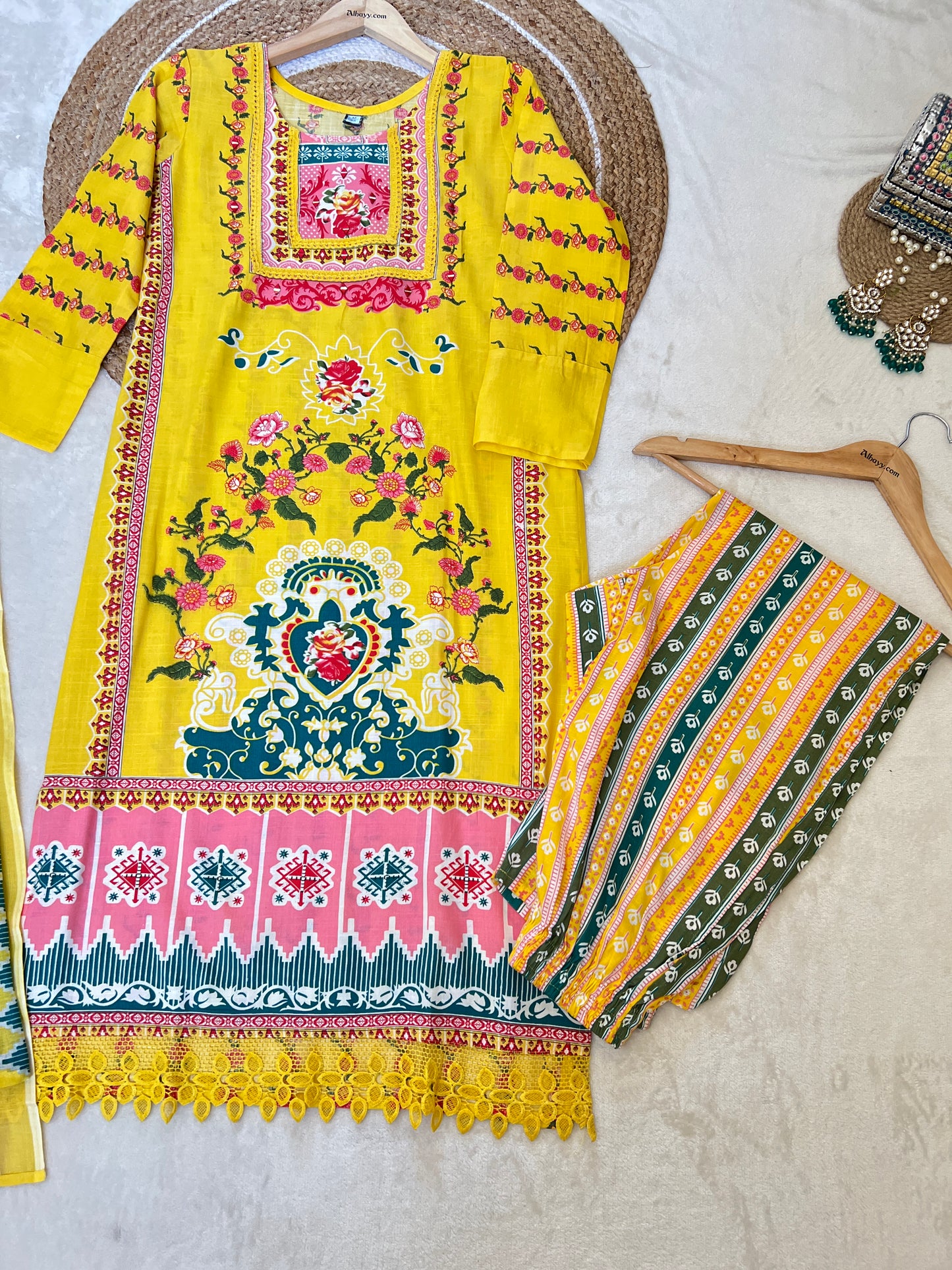 Beautiful dress in cotton with lace work and print