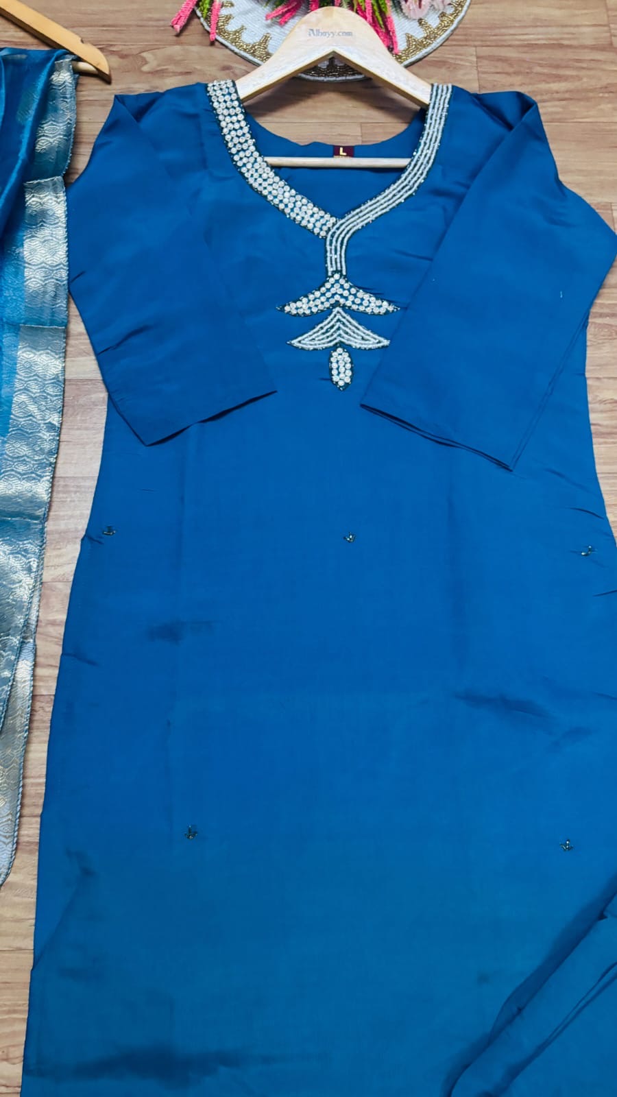 Roman silk material suit neck handwork