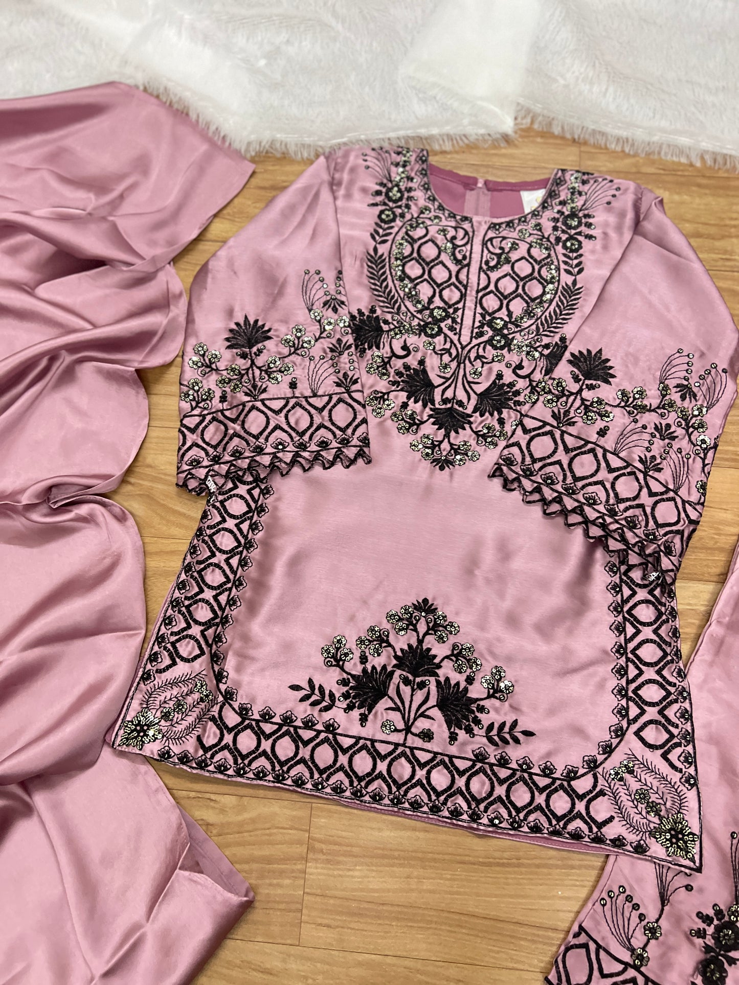 Premium material kids dress CBRP 500 (5 AED Discount on Prepaid order UAE)