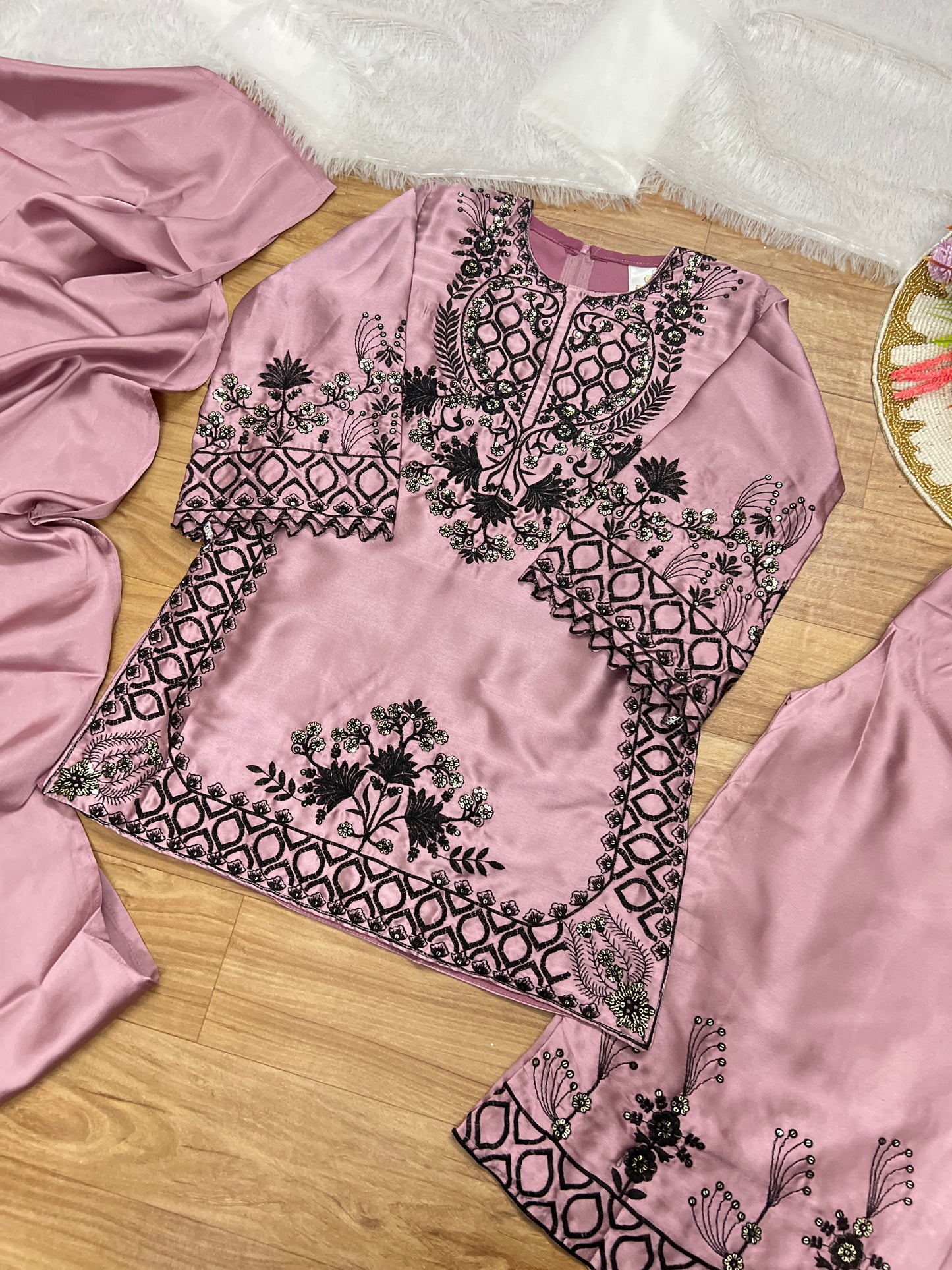 Premium material kids dress CBRP 500 (5 AED Discount on Prepaid order UAE)