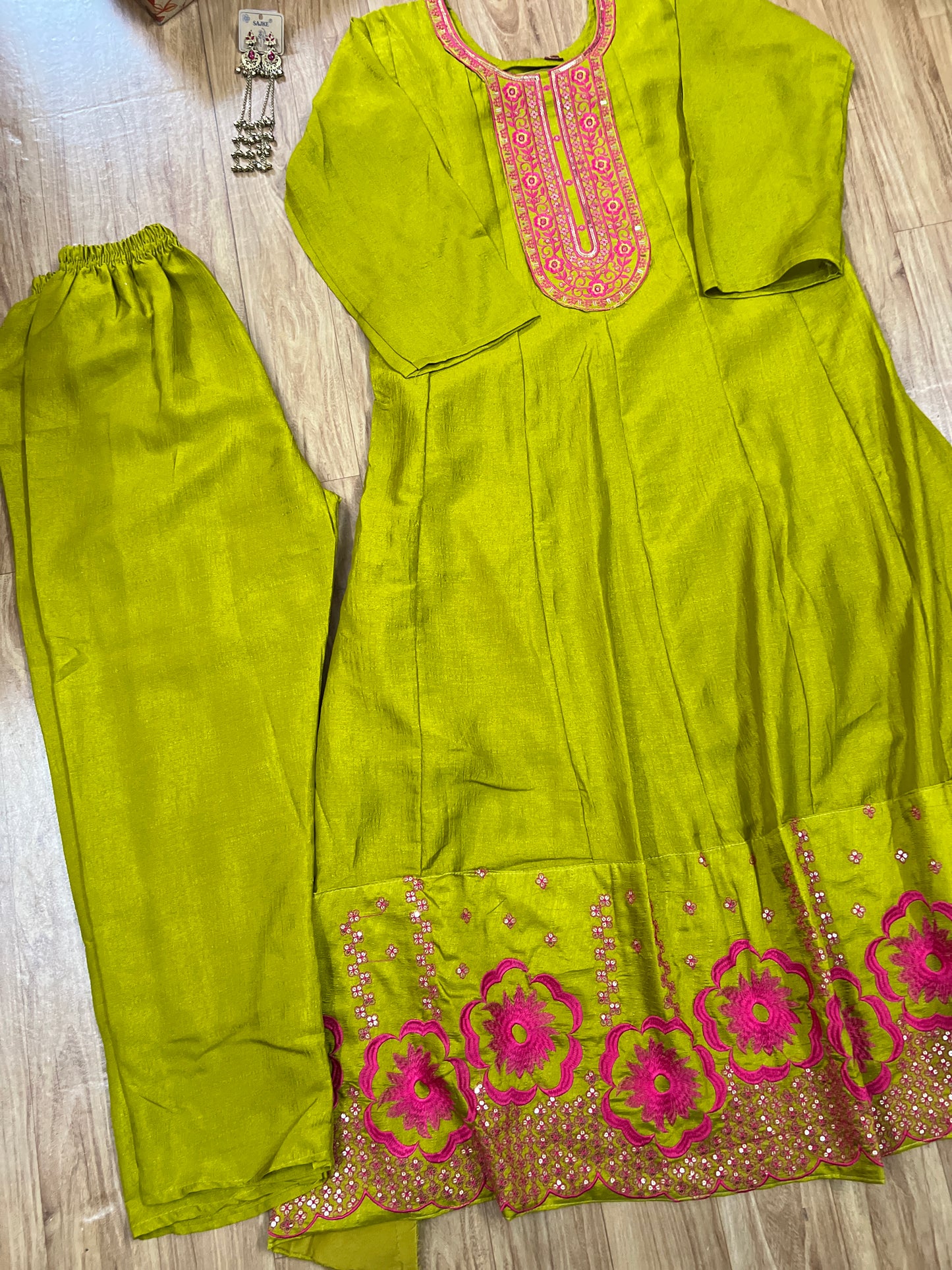 Premium suit set in shimer silk