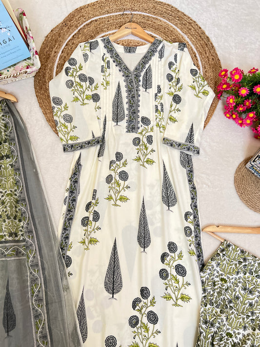 Cotton dress with mirror work on neck