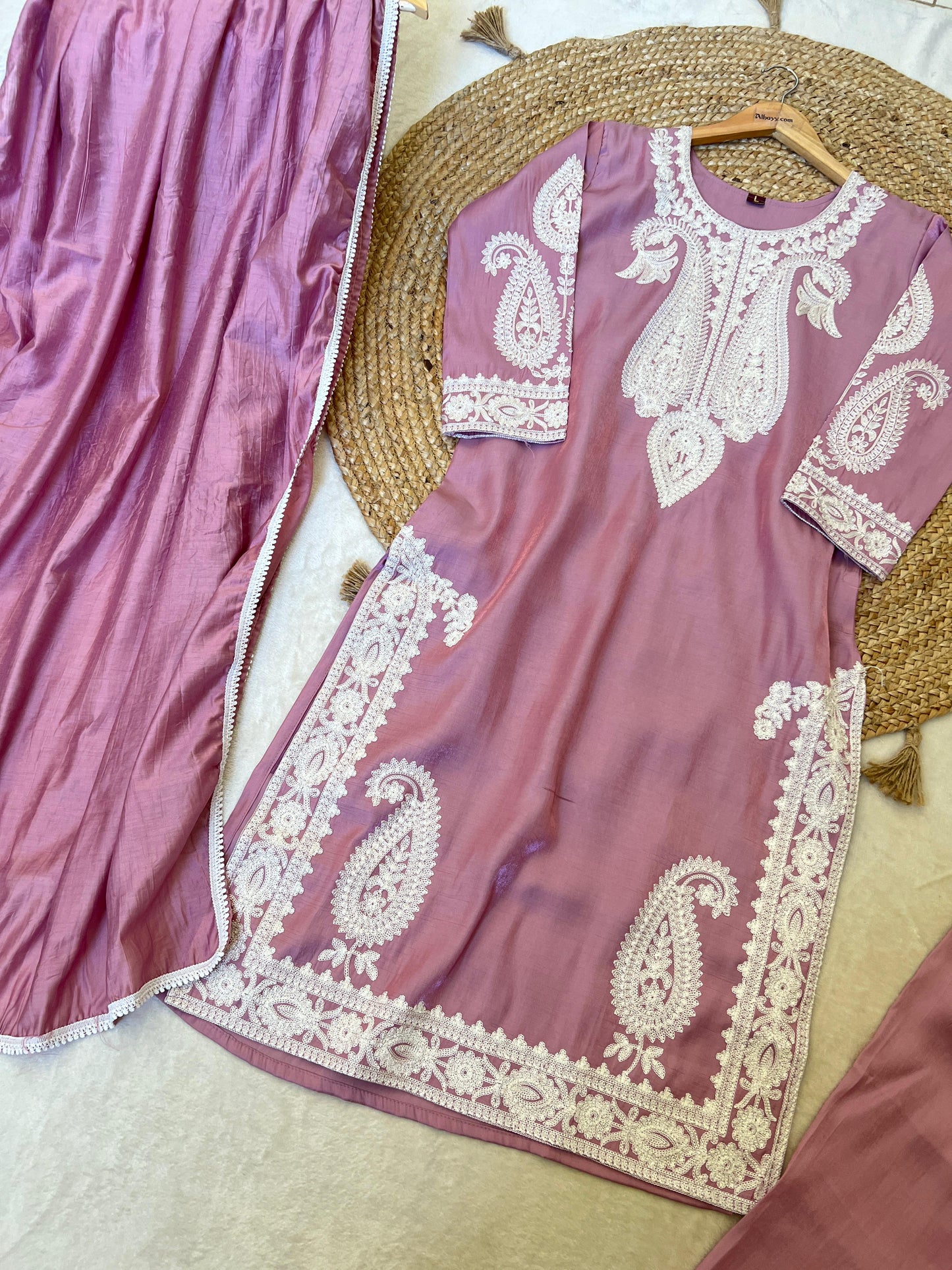 Premium silk blend with natural soft sheen CPRB1044